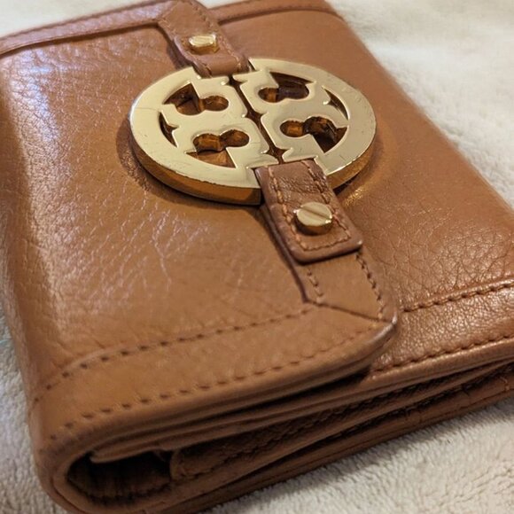 Tory Burch Brown Leather Logo Wallet - Picture 4 of 4
